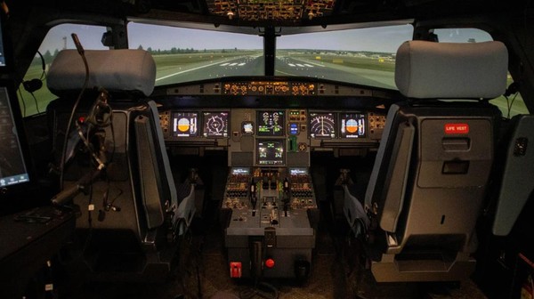 Centrum szkoleniowe ulokowane tuż obok Kraków Airport stanie się kuźnią kadr dla przyszłych pracowników branży lotniczej: pilotów, załóg lotniczych i mechaników.