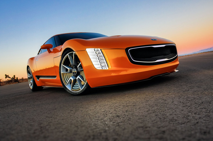 Kia GT4 Stinger to prototyp wymyślony w kalifornijskim biurze projektowym koreańskiej marki. W opinii stylistów auto przedstawia najnowszy zarys "tygrysiego nosa" czyli charakterystycznego przodu aut tego producenta...