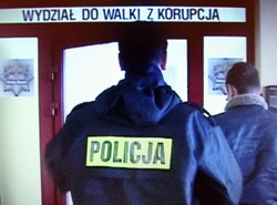 Symbol Lecha z paskiem na oczach