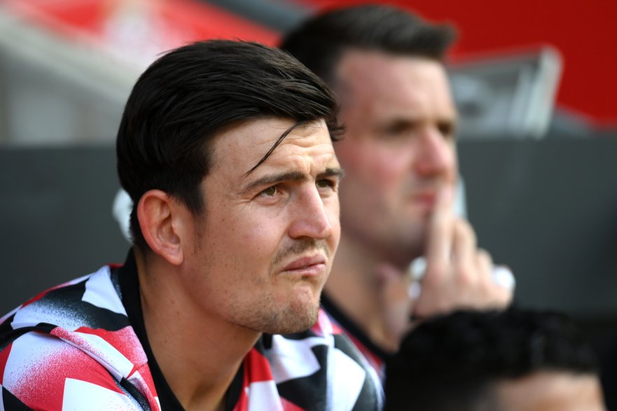 Harry Maguire na ławce rezerwowych podczas ostatniego meczu Manchesteru United (27 sierpnia 2022 r.)