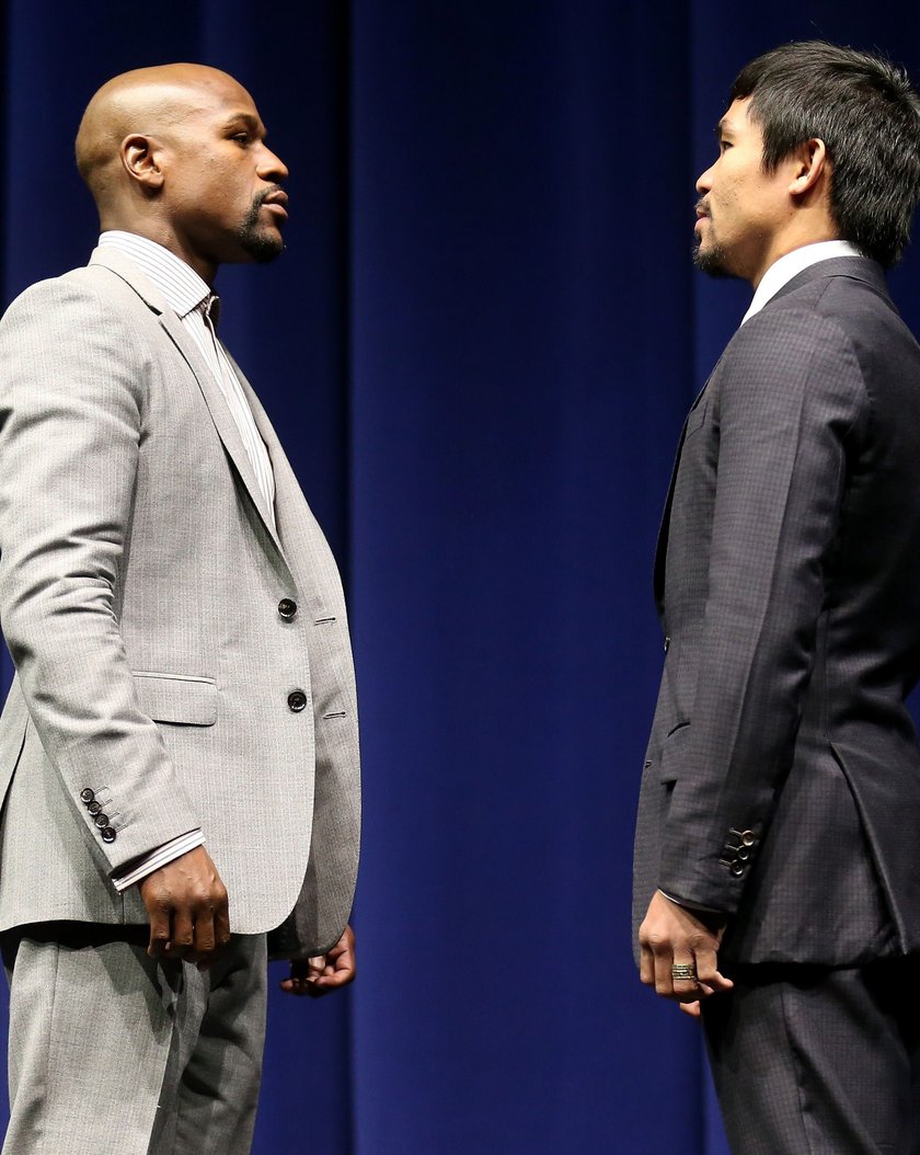 Pacquiao cały czas obija twarz Mayweathera