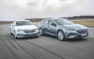 Skoda Superb Combi 1.5 TSI kontra Opel Insignia Sports Tourer 2.0 Turbo – bazowe benzyny i wielkie kufry