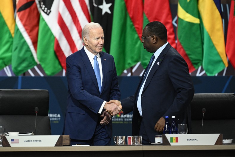 Prezydent USA Joe Biden z prezydentem Senegalu Macky Sallem podczas szczytu przywódców USA-Afryka w Waszyngtonie, 15 grudnia 2022 r.