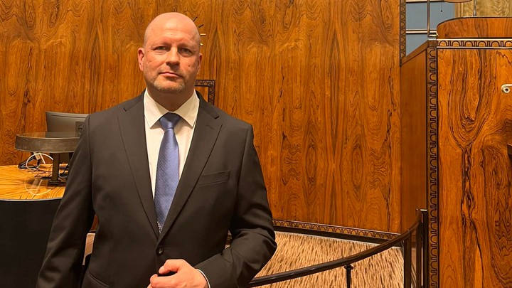 Ezt hogy gondolta? Pisztollyal lövöldözött a parlamenti képviselő, a rendőrség őrizetbe vette