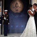 Te zdjęcia pokazują, że Michelle Obama to najbardziej stylowa pierwsza dama USA [GALERIA]
