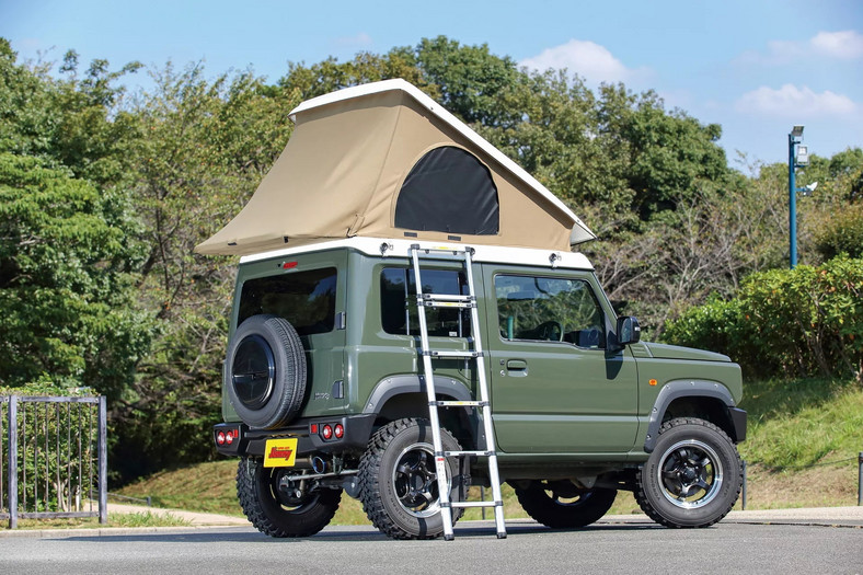 Suzuki Jimny z namiotem dachowym Kamado Canotier J3