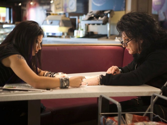 W filmie 'Wszystkie odloty Cheyenne'a', Eve wciela się w postać Mary, młodej zakręconej dziewczyny, która zaprzyjaźnia się z ekscentrycznym rockmanem - tytułowym Cheyennem, granym przez Seana Penna