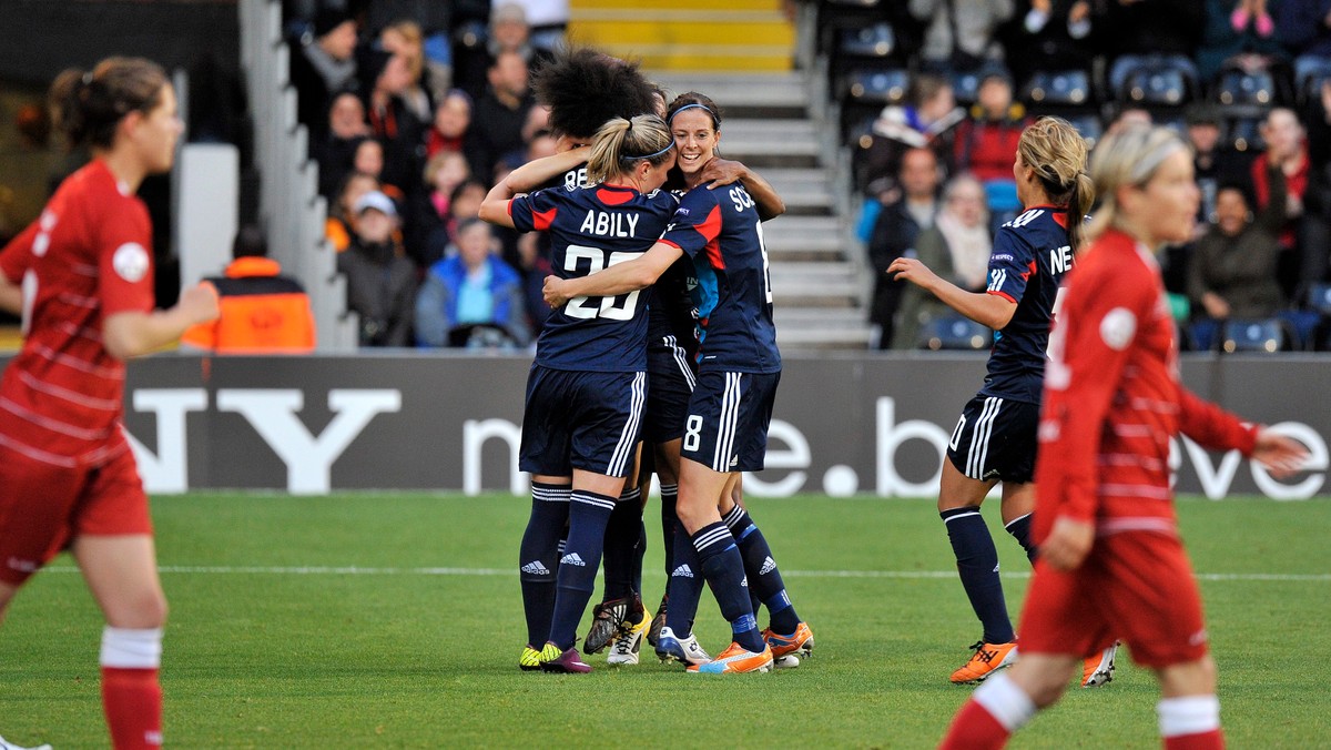 Olympique Lyon pokonało 1.FFC Turbine Poczdam 2:0 (1:0) w finałowym spotkaniu piłkarskiej Ligi Mistrzyń, który rozegrany został w Londynie. Drużyna z Lyonu to pierwszy francuski zespół jaki zdobył trofeum.