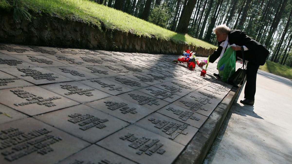 ROSJA MIEDNOJE POLSKI CMENTARZ WOJENNY UROCZYSTOŚCI