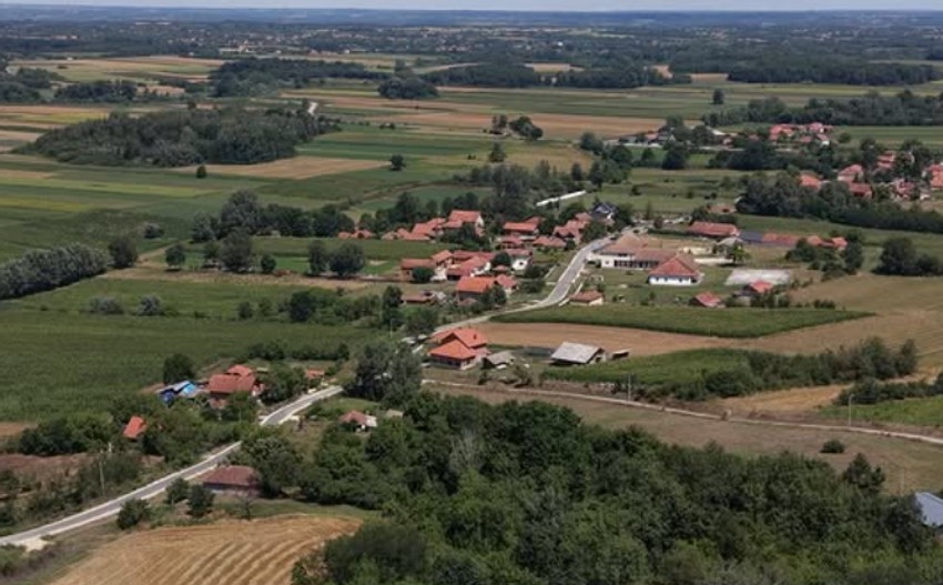 Novi asfaltni put u selu Mramorac