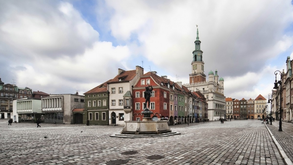 Dziś ulicami Poznania przeszedł "Biały Marsz" - przeciwnicy aborcji nieśli w dłoniach białe balony, wieszaki z ubrankami dla dzieci oraz białe kwiaty. Według policji, w marszu uczestniczyło ponad 500 osób.