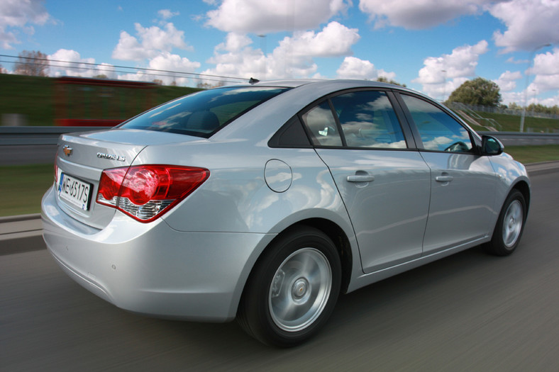 Chevrolet Cruze 1.8 LS - Sedan w stylu coupé?