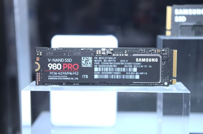 Nośniki PCI Express 4x 4.0 pozwalają na przesyłanie danych z szybkością do niespełna 8 GB/s – niemal 14 razy szybszą niż SATA.