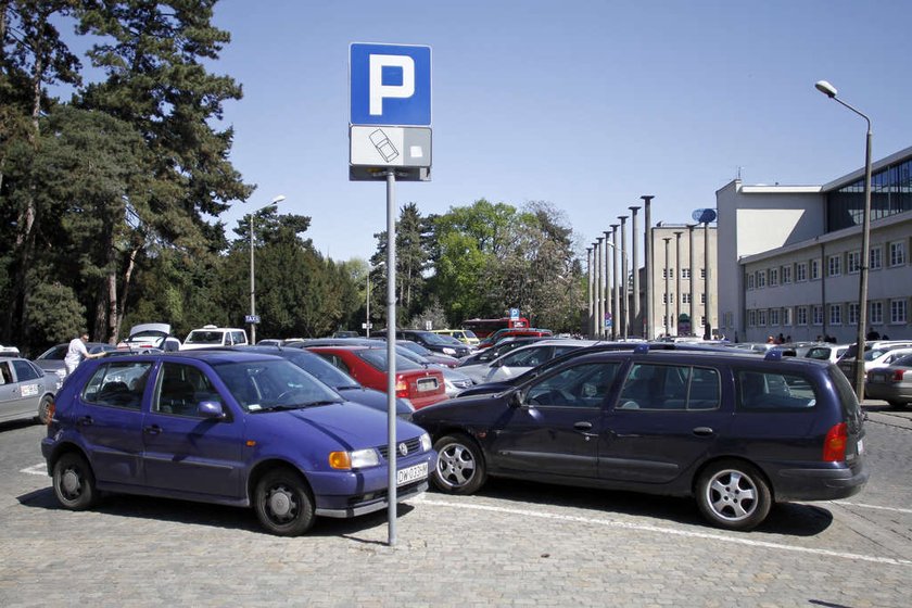 hala stulecia parking