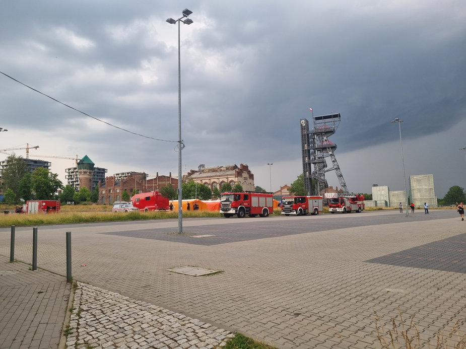 Monstrualny parking pomiędzy NOSPR a Muzeum Śląskim