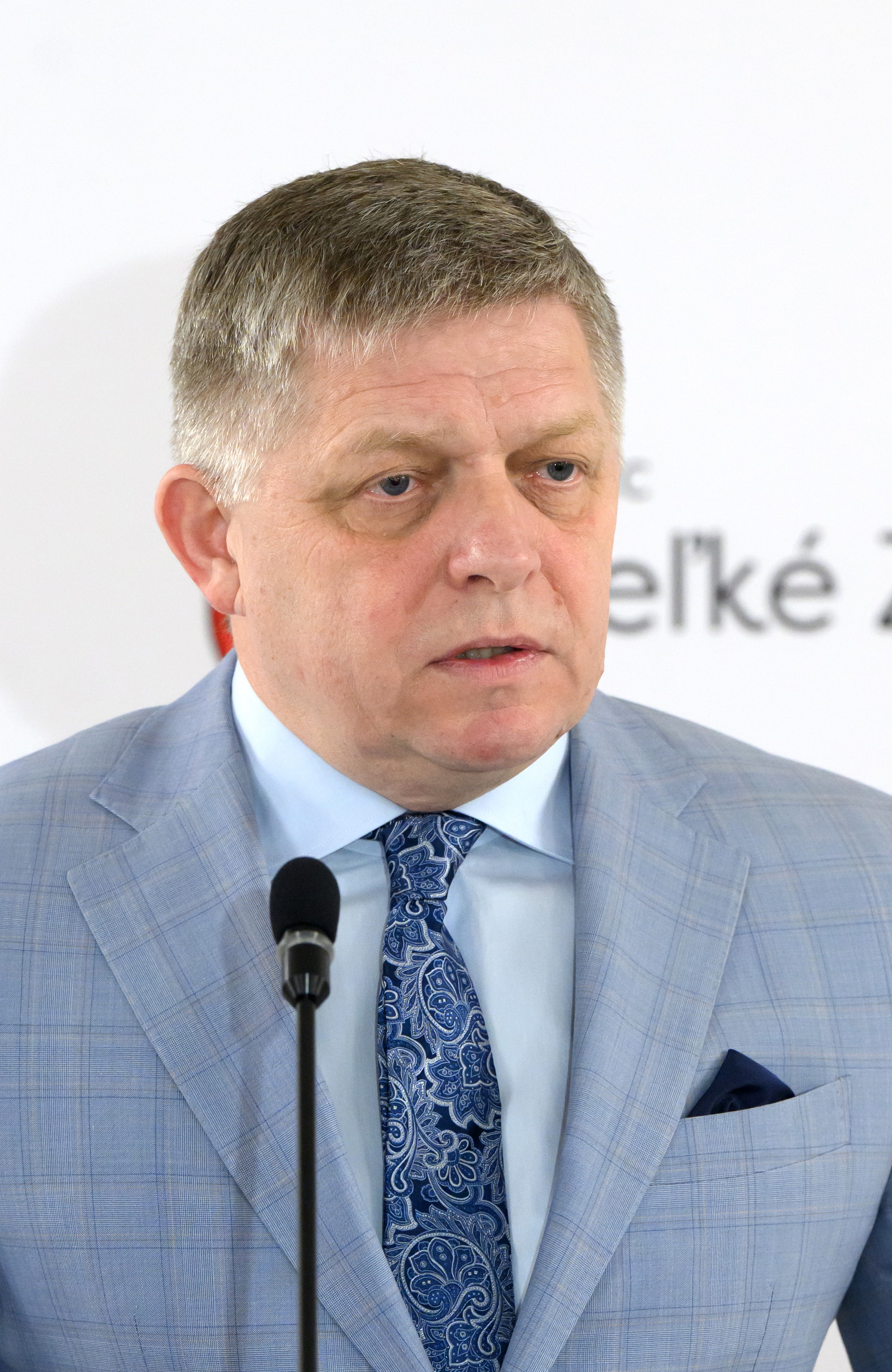 Predseda vlády SR Robert Fico (Smer-SD) na tlačovej konferencii po skončení výjazdového zasadnutia vlády vo Veľkom Záluží.