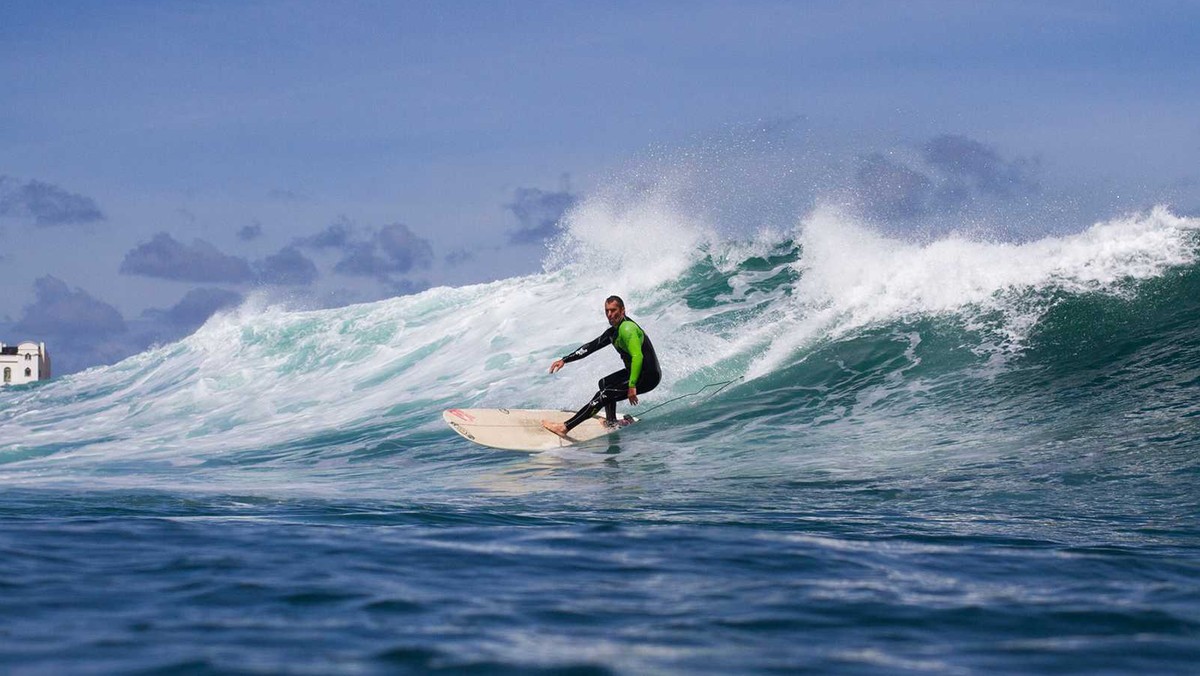 Turismo de Portugal, Portugalska Narodowa Organizacja Turystyczna, promuje Portugalię nową kampanią online „McNamara Surf Trip”. Polega ona na umieszczaniu w internecie krótkich filmów – reportaży z podróży po Portugalii amerykańskiego surfera, Garrett McNamara.