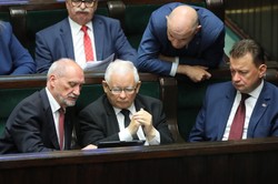 Będą konsekwencje wobec posłów PiS przeciwnych "piątce dla zwierząt". Co dalej z rządową koalicją?