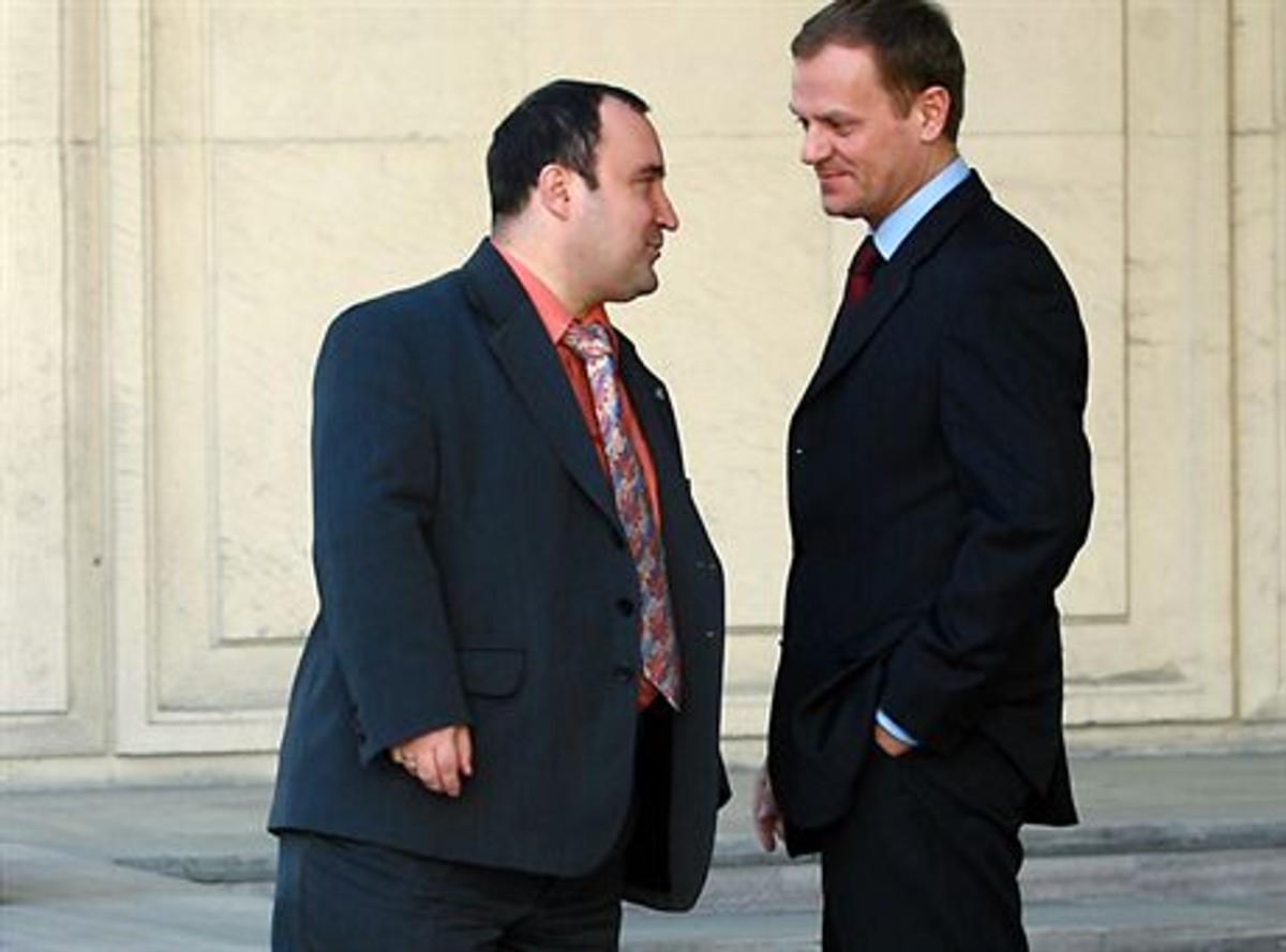 26.04.2006 Warszawa, SejmPosiedzenie Sejmu RP. Rozmowy koalicyjne LPR, Samoobrony i PSL z PiSnz Przemyslaw Gosiewski PiS, Donald Tusk PO fot. Wojciech Barczynski