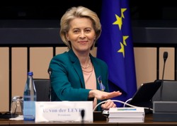 Von der Leyen: Unia Europejska nie jest sojuszem militarnym, ale może się bronić