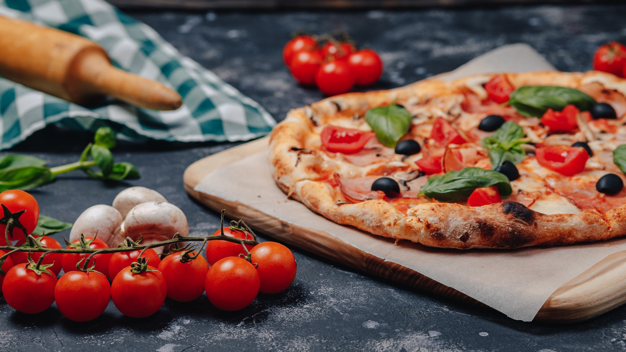 Správne pripravená pizza sa nezaobíde bez kvalitných surovín, trpezlivosti a osvedčených postupov.