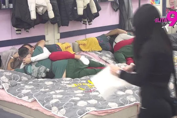 BEBICA I TEODORA SE PREPUSTILI STRASTIMA PRED PUNOM SOBOM U ELITI 9 Cimeri ih gledaju i ne veruju: Posle svađe sve je slađe