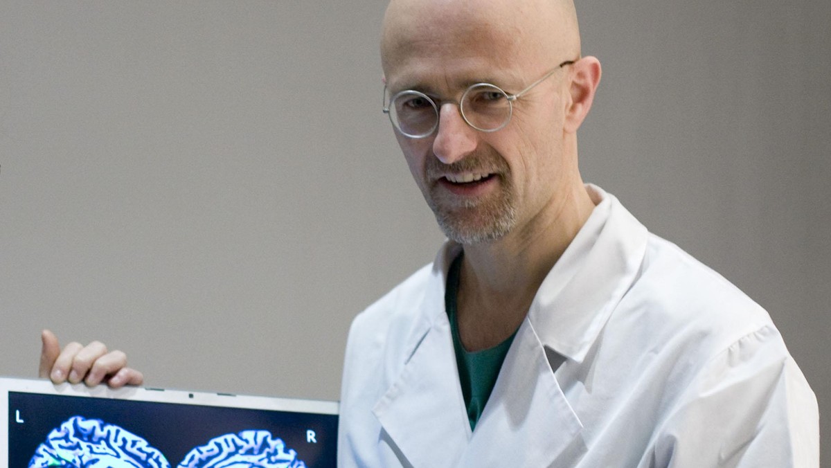 italy, Turin: Neurosurgeon Sergio Canavero claims can transplant mans head to new body