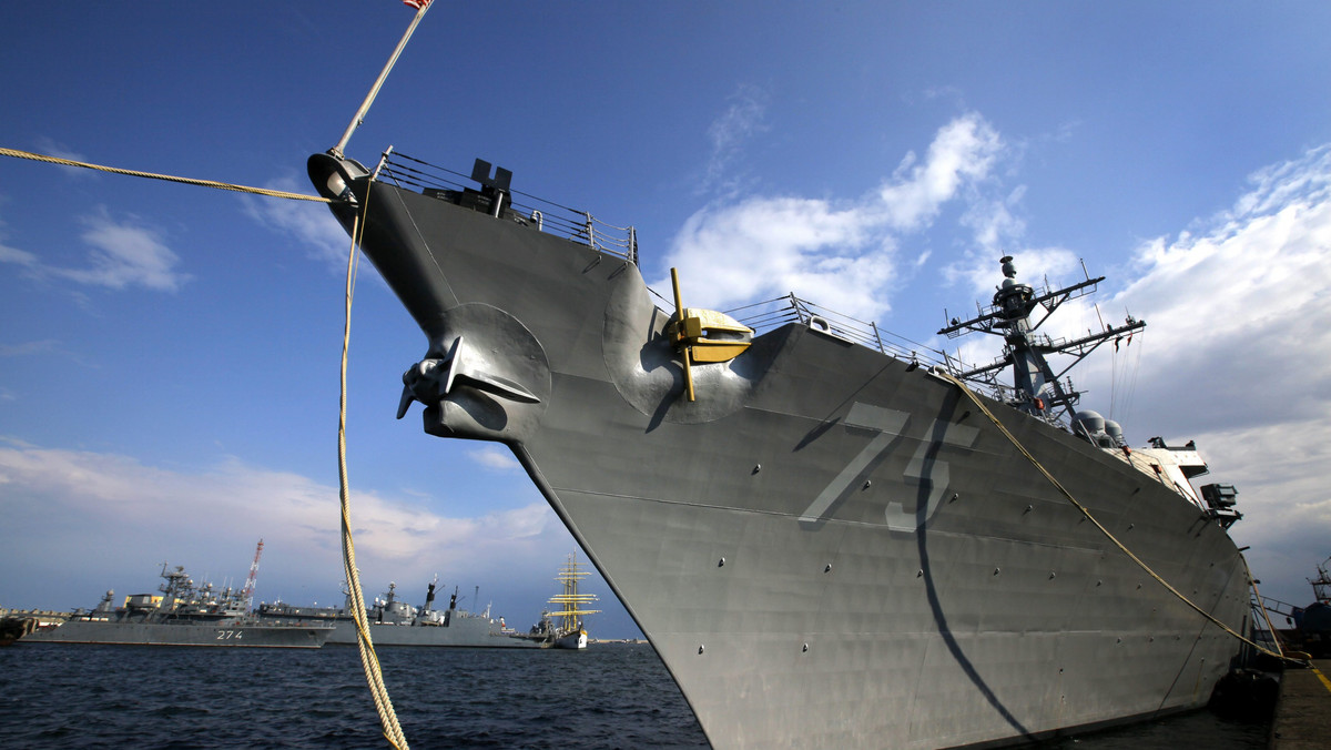 Amerykański niszczyciel USS Donald Cook wpłynął w piątek rano do portu w Gdyni. - To rutynowa wizyta, jej celem wzmocnienie relacji między Polską a USA w zakresie obrony Europy Środkowej i Wschodniej - wyjaśnił attaché morski ambasady USA Thomas H. Kierstead.