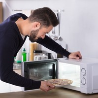 Ezeket az ételeket soha nem teszi mikróba, ha ezt megtudja!
