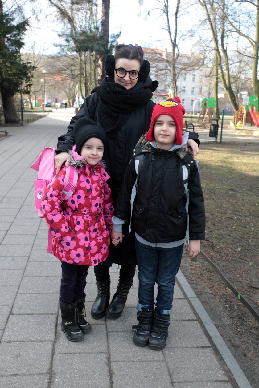 Hanna Barańska (37 l.), Antek (8 l.), Zosia (6 l.)