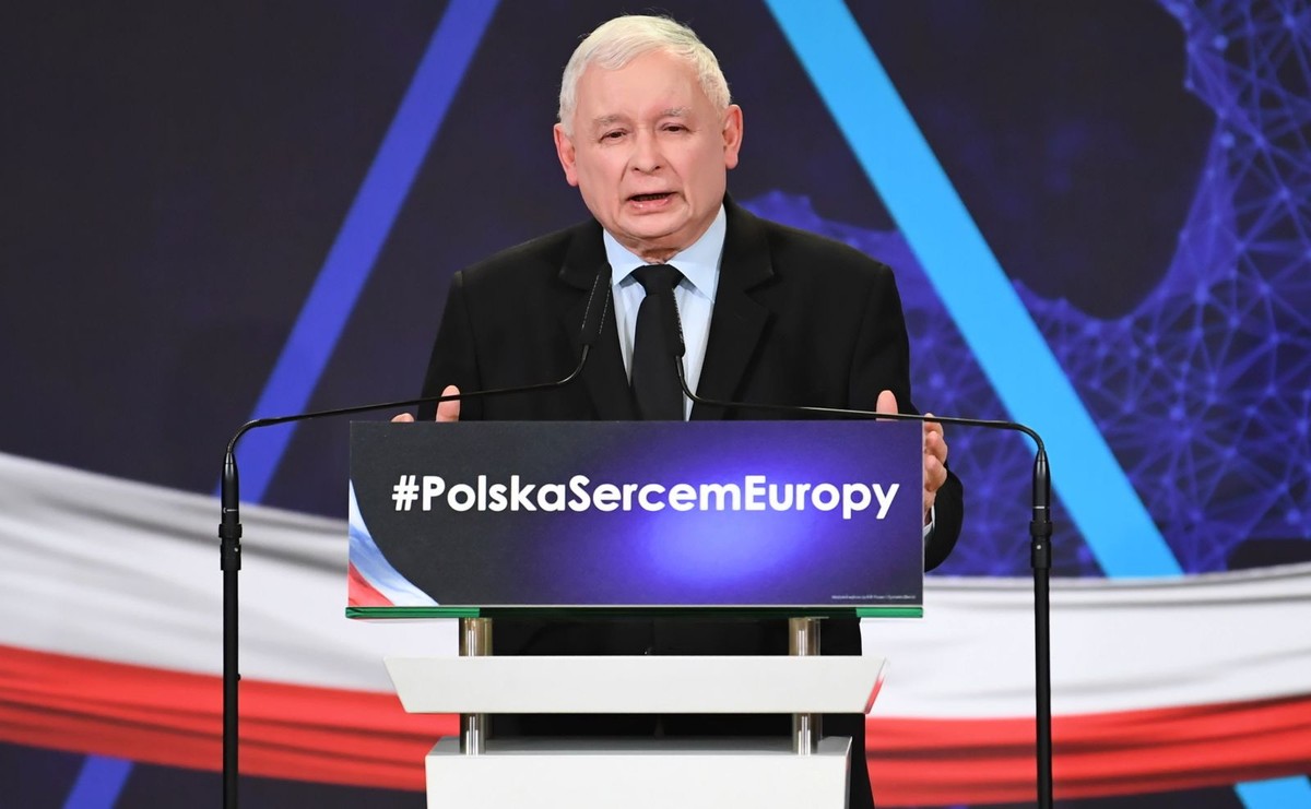Prezes PiS Jarosław Kaczyński przemawia podczas konwencji regionalnej PiS w Lublinie