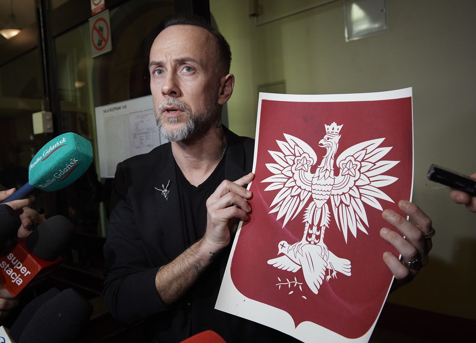 Nergal w sądzie za znieważenie polskiego godła