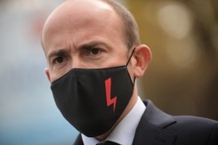 Budka żąda, by prezydent jeszcze dziś podpisał ustawę covidową. 'Nie czas różnicować lekarzy'