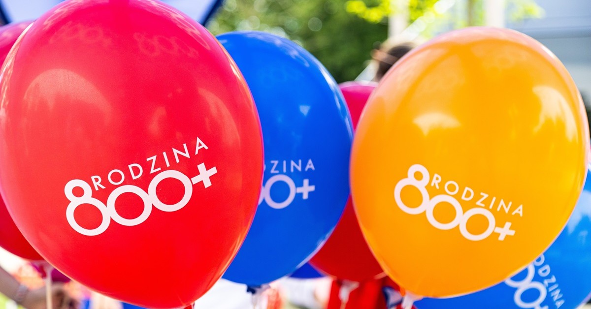 Zostało niewiele czasu. ZUS wypłaci 800 plus z wyrównaniem - pod jednym warunkiem