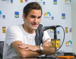 Roger Federer doznał kontuzji przy... kąpieli córek