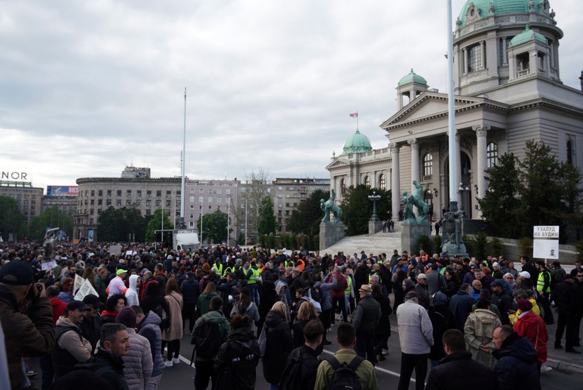 Protest dela opozicije ispred Skupštine Srbije 