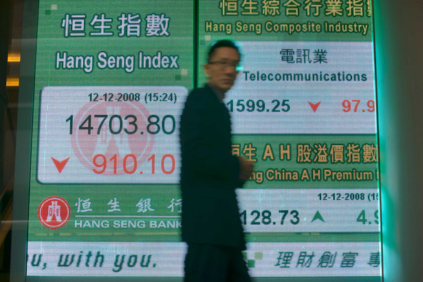 W Hongkongu spadł indeks Hang Seng. Fot. Bloomberg