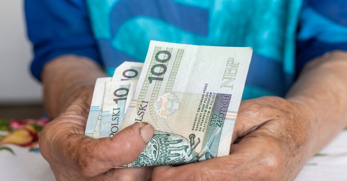 Te osoby dostaną podwyższony dodatek pielęgnacyjny. Miesięcznie ZUS lub KRUS wypłaci 550 zł