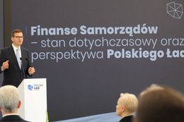 Premier: przekażemy 8 mld zł samorządom