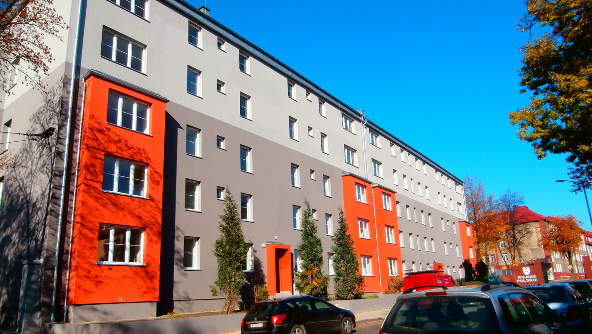 Nowe mieszkania komunalne powstały w przebudowanym budynku szkoły w Bytomiu. Kapitalny remont trwał ponad dwa lata. Jeszcze w tym roku wprowadzą się tu lokatorzy.