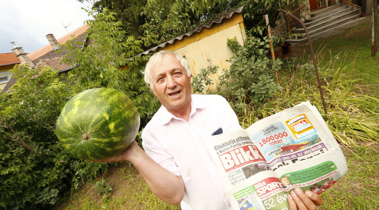 Legújabb nyertesünknek, Papp 
Károlynak a nyár
egyet jelent a
dinnyével, a játékkal és persze a kirándulással /Fotó: Fuszek Gábor