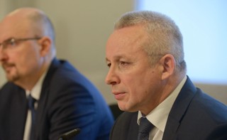 Afera KNF: Co zrobić z bankiem, który wpada w kłopoty? Zagraj w plan Zdzisława [SCHEMAT]