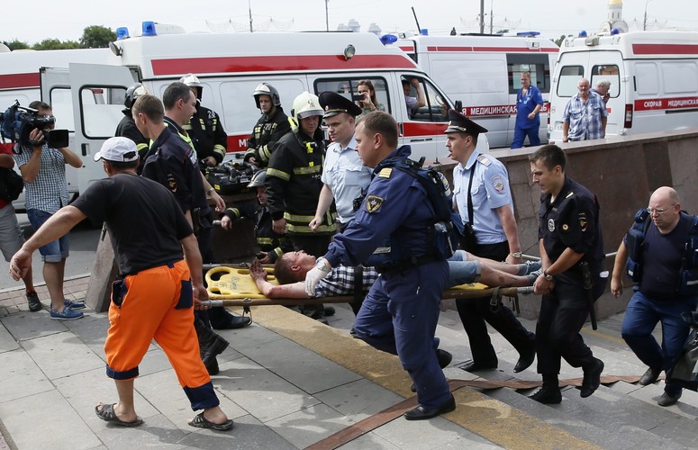 Akcja ratunkowa po wypadku w metrze w Moskwie