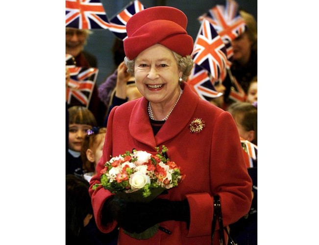 Elżbieta II została ogłoszona królową 7 lutego 1952. Nie można jednak dokładnie określić momentu rozpoczęcia jej panowania, ponieważ król Jerzy VI zmarł we śnie