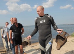 Putin archeologiem podwodnym. Wakacyjny wyczyn rosyjskiego premiera