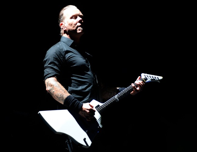 James Hetfield podczas koncertu na Stadionie Narodowym