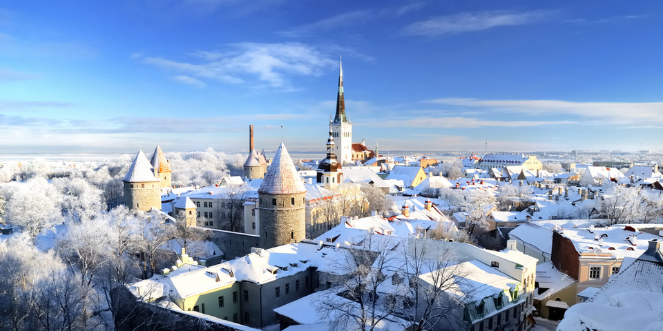 Estonia, starówka w Tallinnie zimą