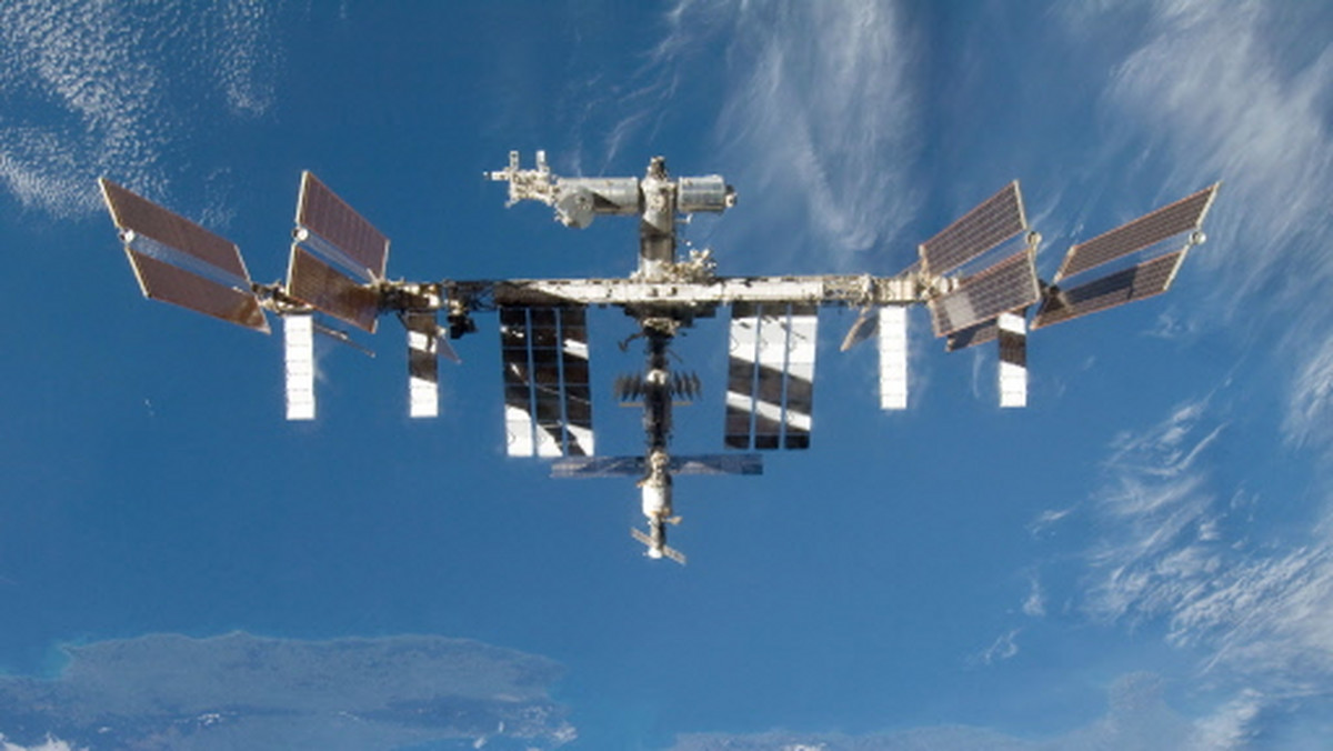 Dwie rosyjskie firmy, Orbital Technologies oraz RSC Energia, zapowiedziały, że najpóźniej w 2016 roku uruchomią pierwszą komercyjną stację kosmiczną. Podobną deklarację złożyła także firma Bigelow Aerospace z USA. Swoją stację Amerykanie chcą jednak otworzyć już w 2015 r. Walka o kosmicznych turystów rozpoczyna się na dobre - czytamy w serwisie Popular Science.