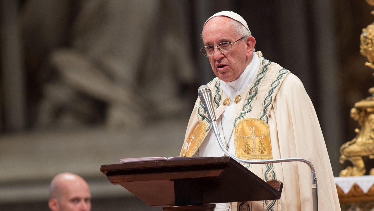 Podczas konsystorza dziś w Watykanie papież Franciszek wręczył znaki godności kardynalskiej pięciu purpuratom - z Hiszpanii, Szwecji, Salwadoru, Laosu i Mali. Jezus "nie wezwał was, byście zostali książętami Kościoła" - mówił papież.