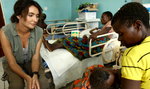 Dominika Kulczyk pomaga chorym maluchom w afrykańskim Malawi